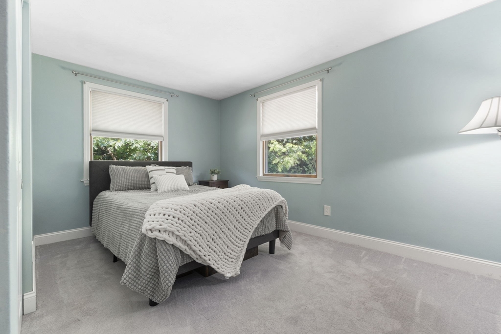 33 Glen Dr