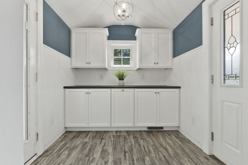 33 Glen Dr