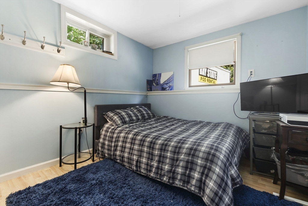 33 Glen Dr