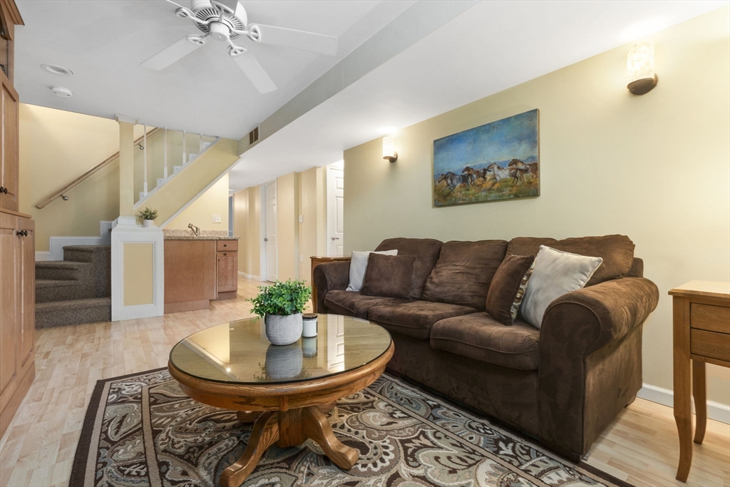 33 Glen Dr
