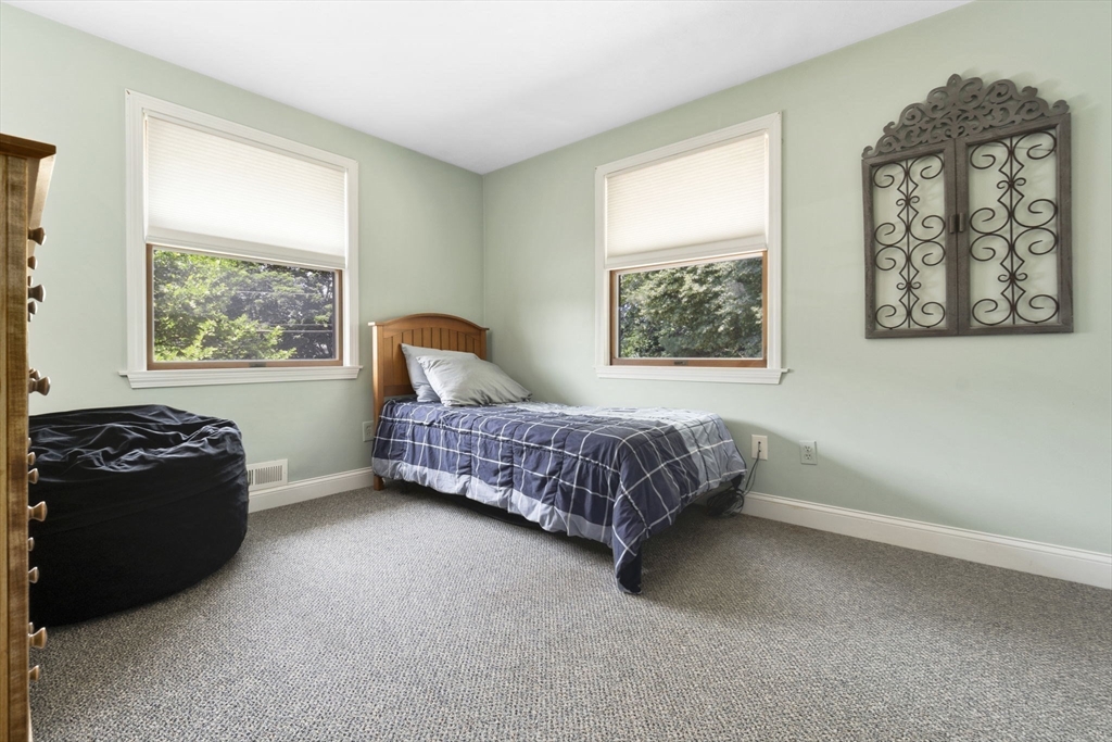 33 Glen Dr