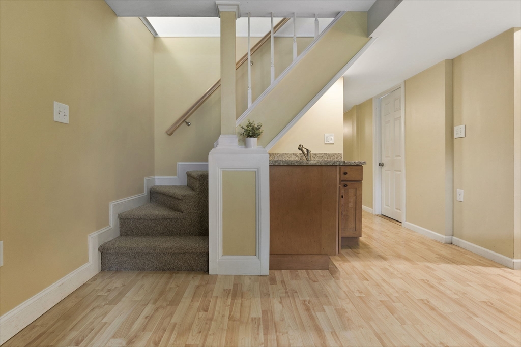 33 Glen Dr