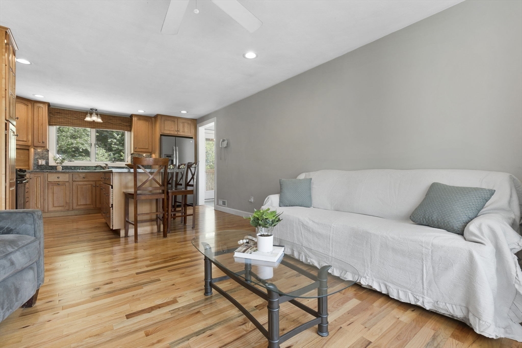 33 Glen Dr