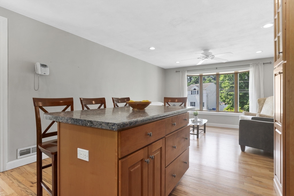 33 Glen Dr