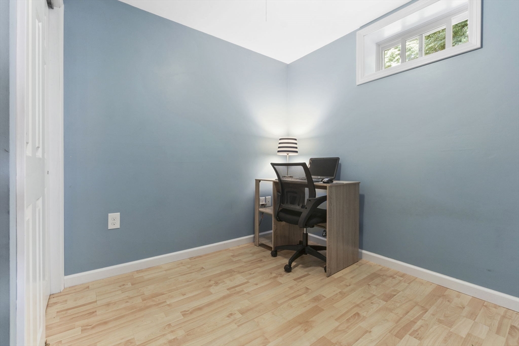 33 Glen Dr