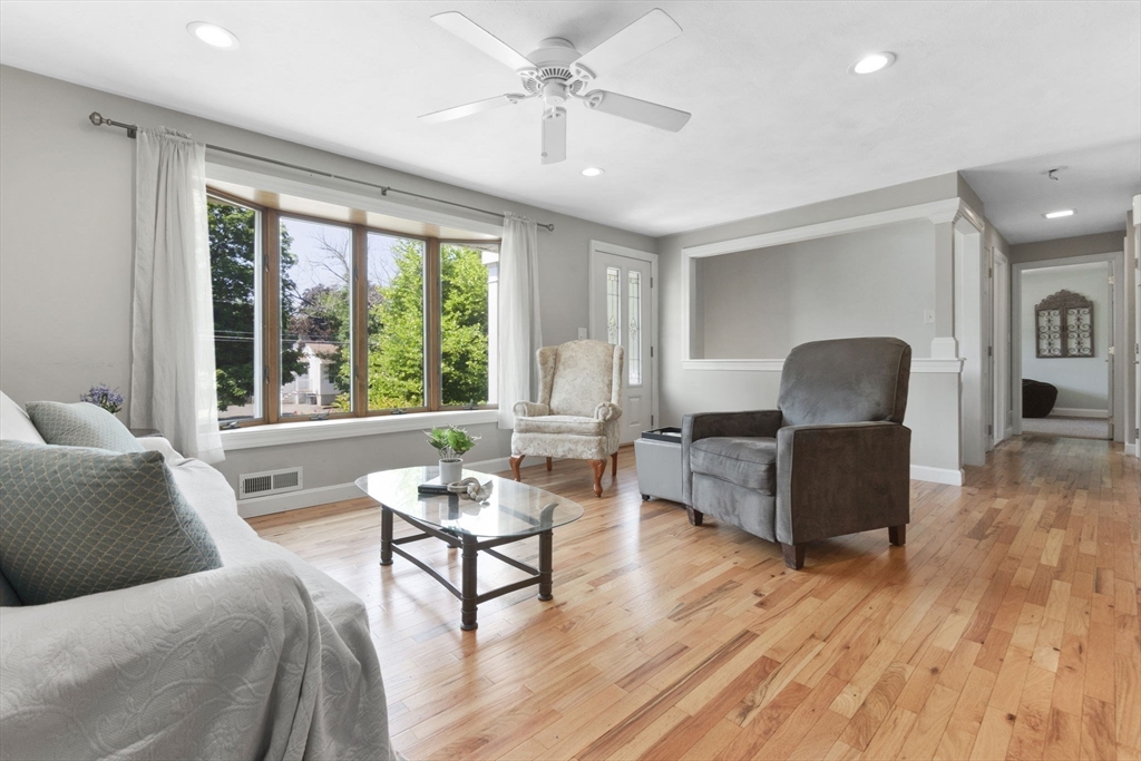 33 Glen Dr