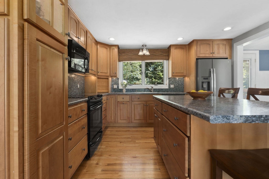 33 Glen Dr