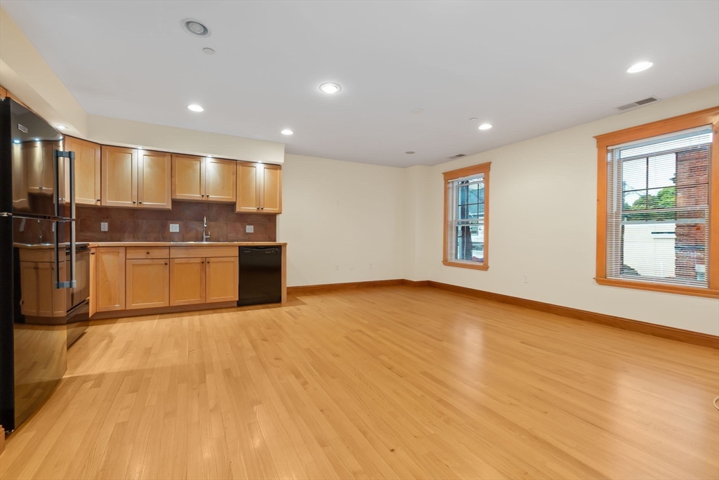 50 Maple St # 4