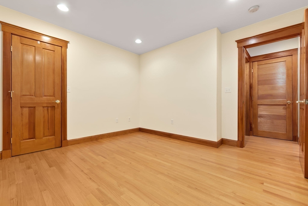 50 Maple St # 4