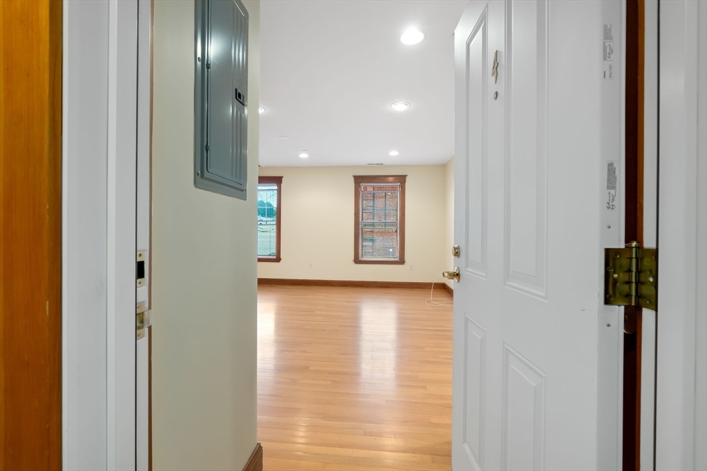 50 Maple St # 4
