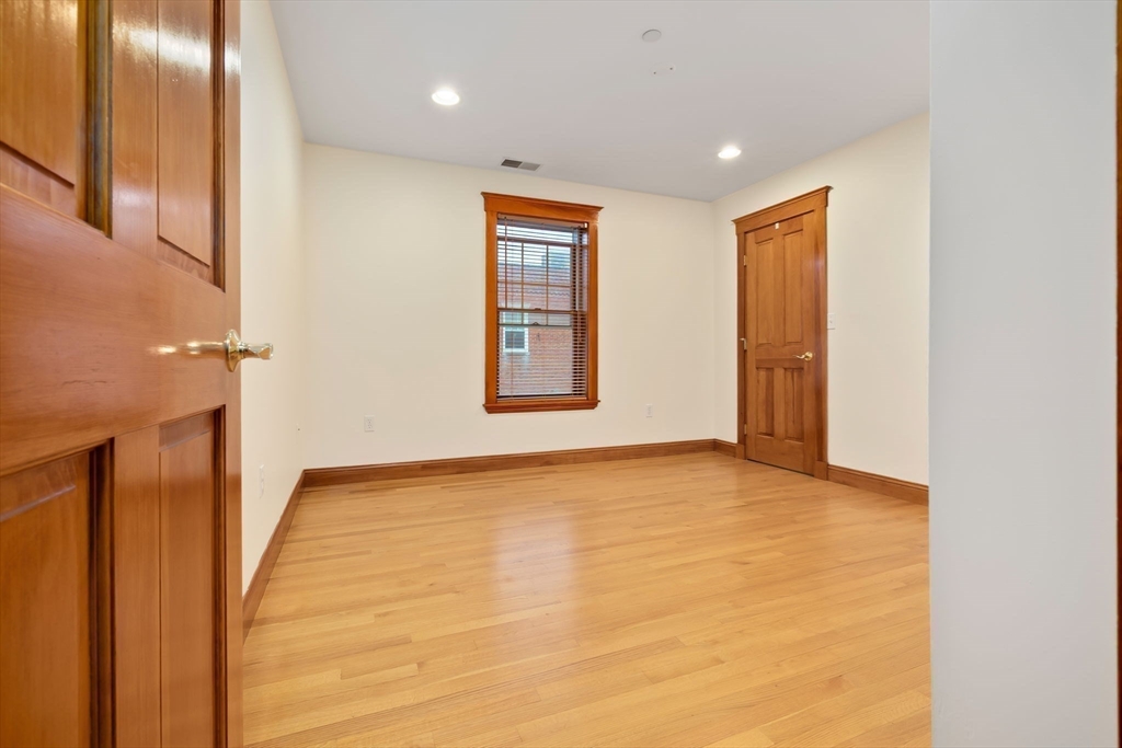 50 Maple St # 4