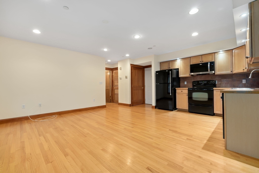 50 Maple St # 4