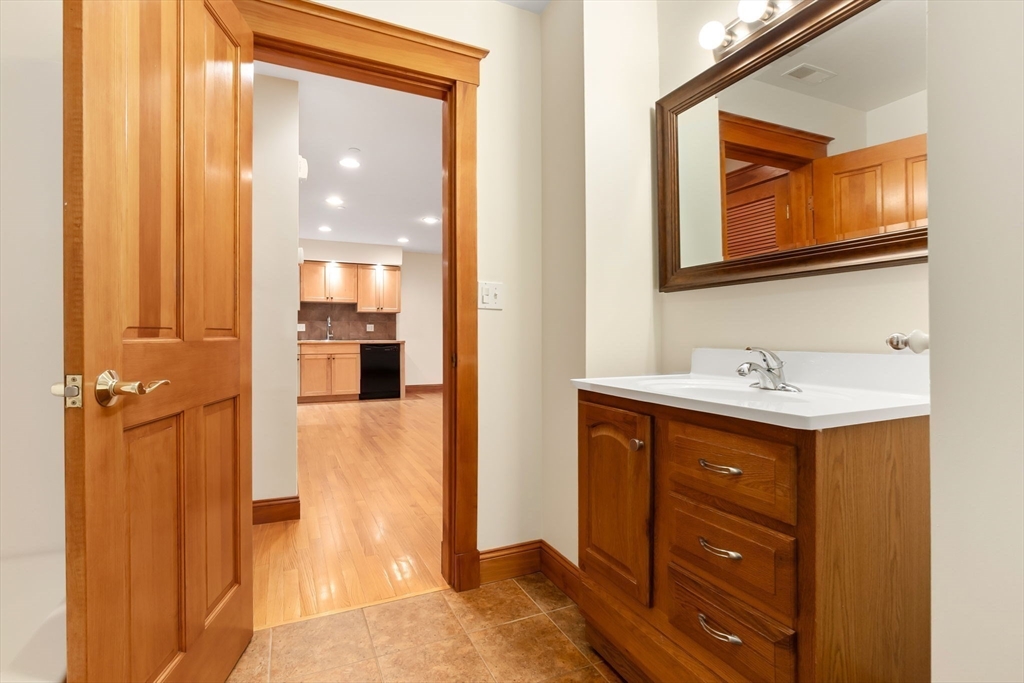 50 Maple St # 4