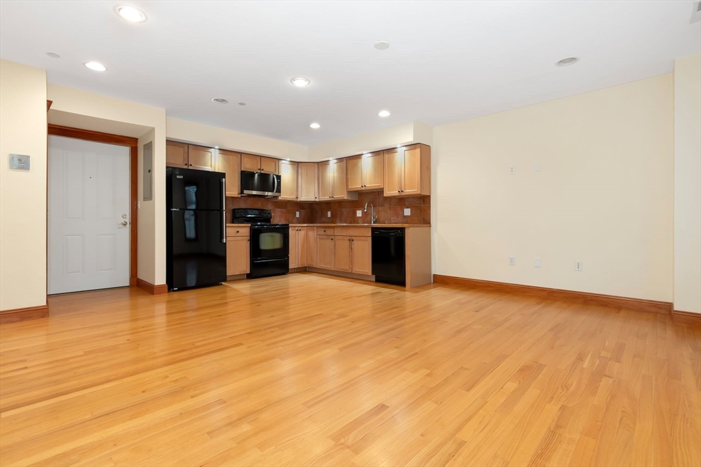 50 Maple St # 4