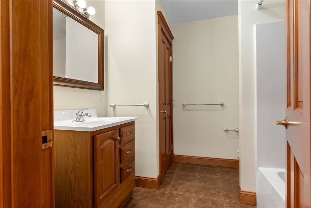 50 Maple St # 4