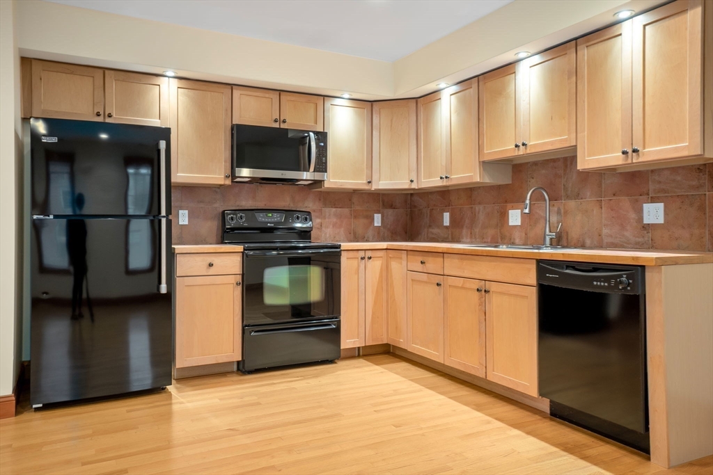 50 Maple St # 4