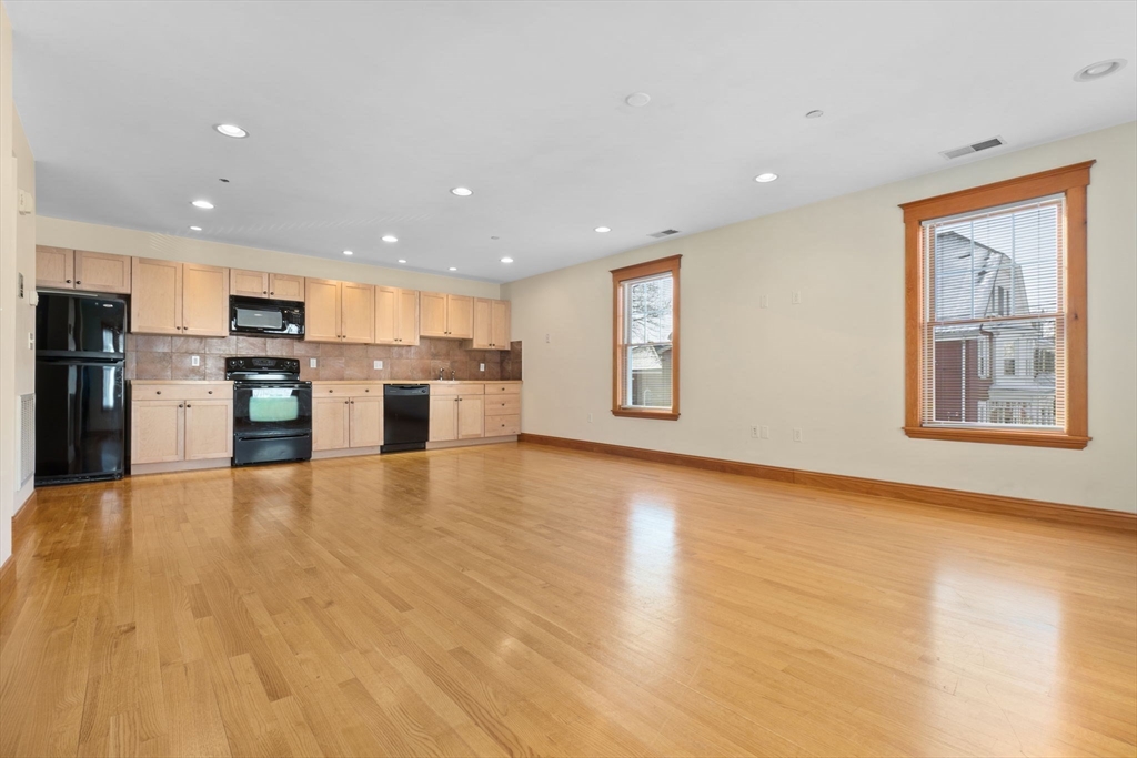 50 Maple St # 6
