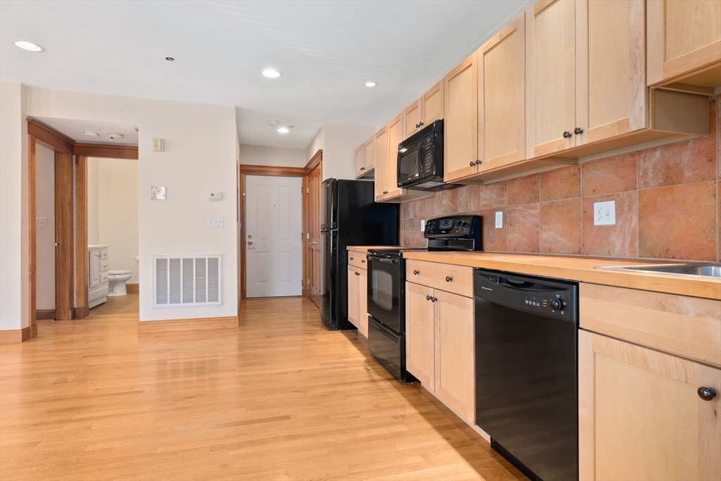 50 Maple St # 6