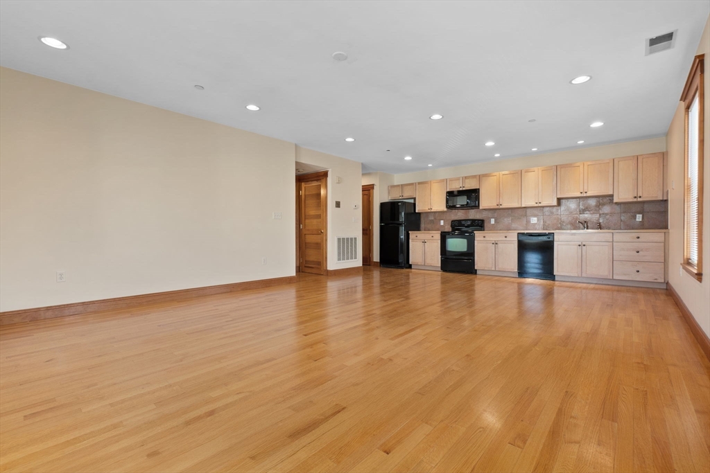 50 Maple St # 6