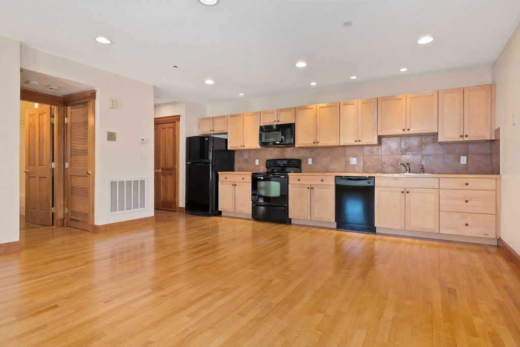 50 Maple St # 6