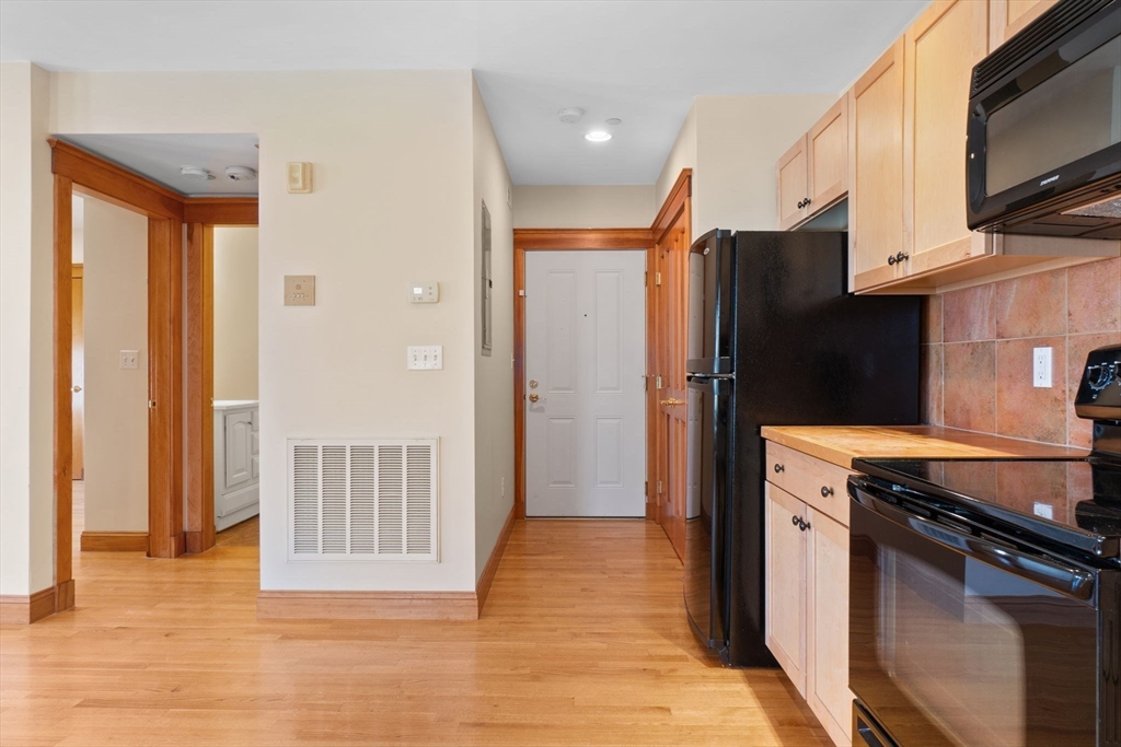 50 Maple St # 6