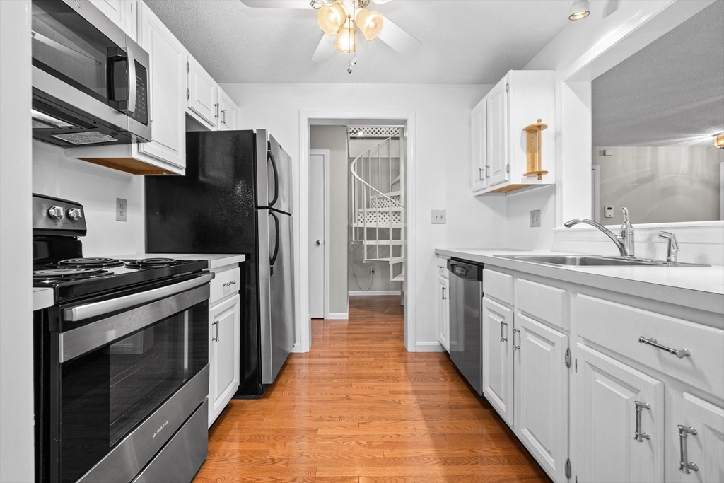 29 1st St # D