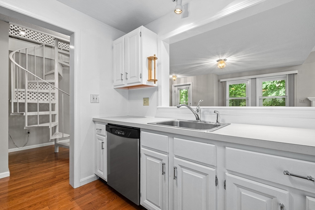 29 1st St # D