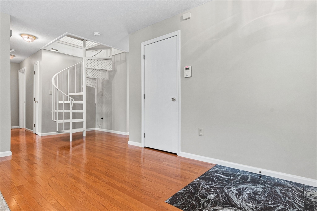 29 1st St # D