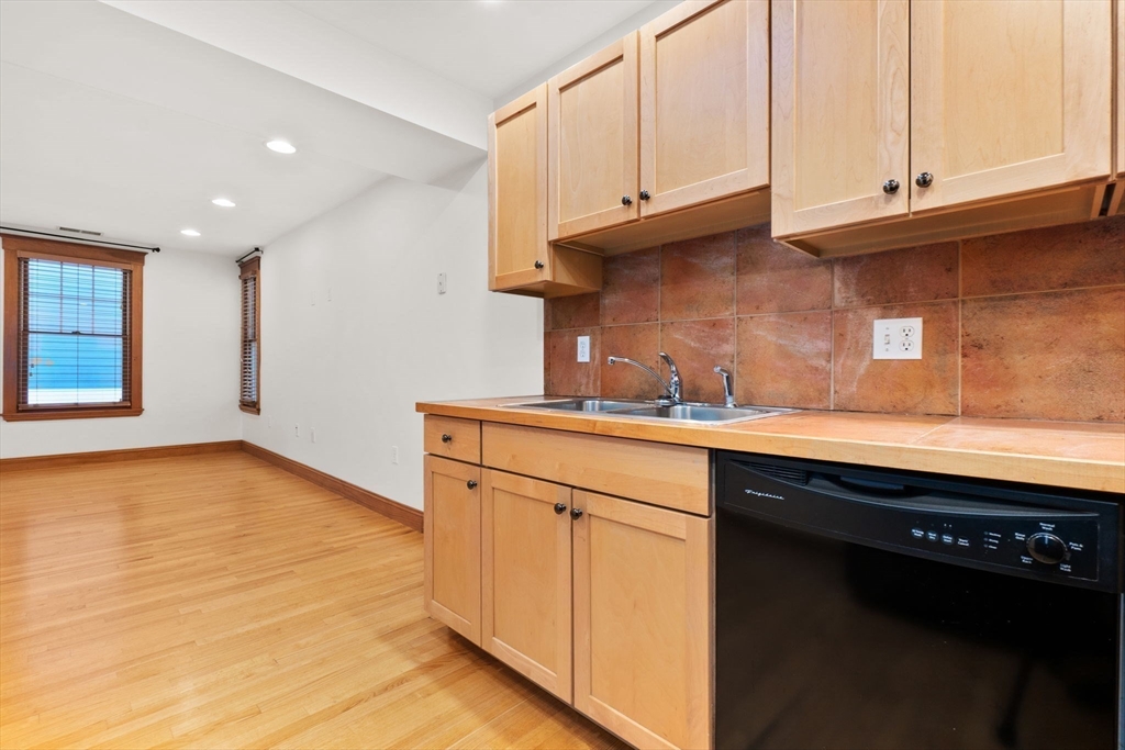 50 Maple St # 0
