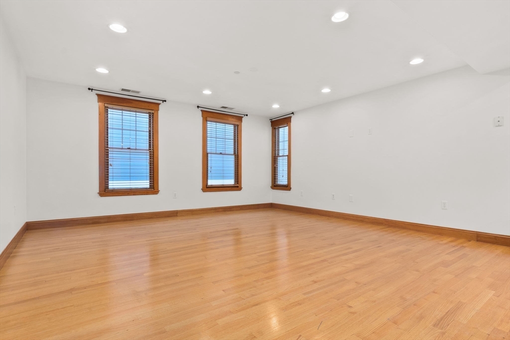 50 Maple St # 0
