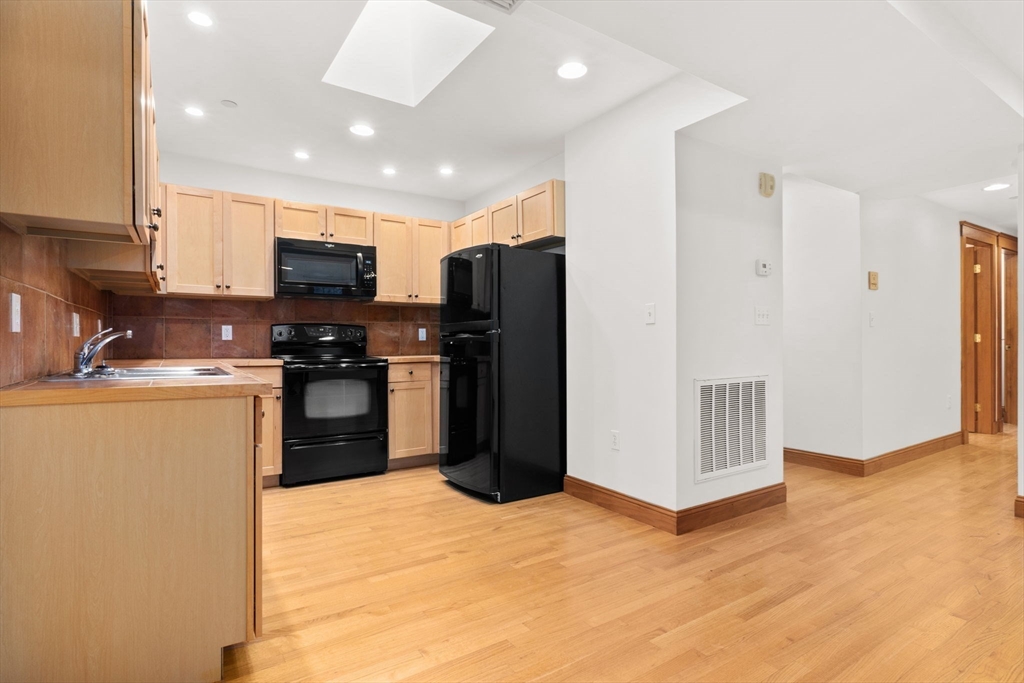 50 Maple St # 0