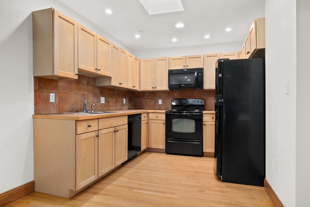 50 Maple St # 0