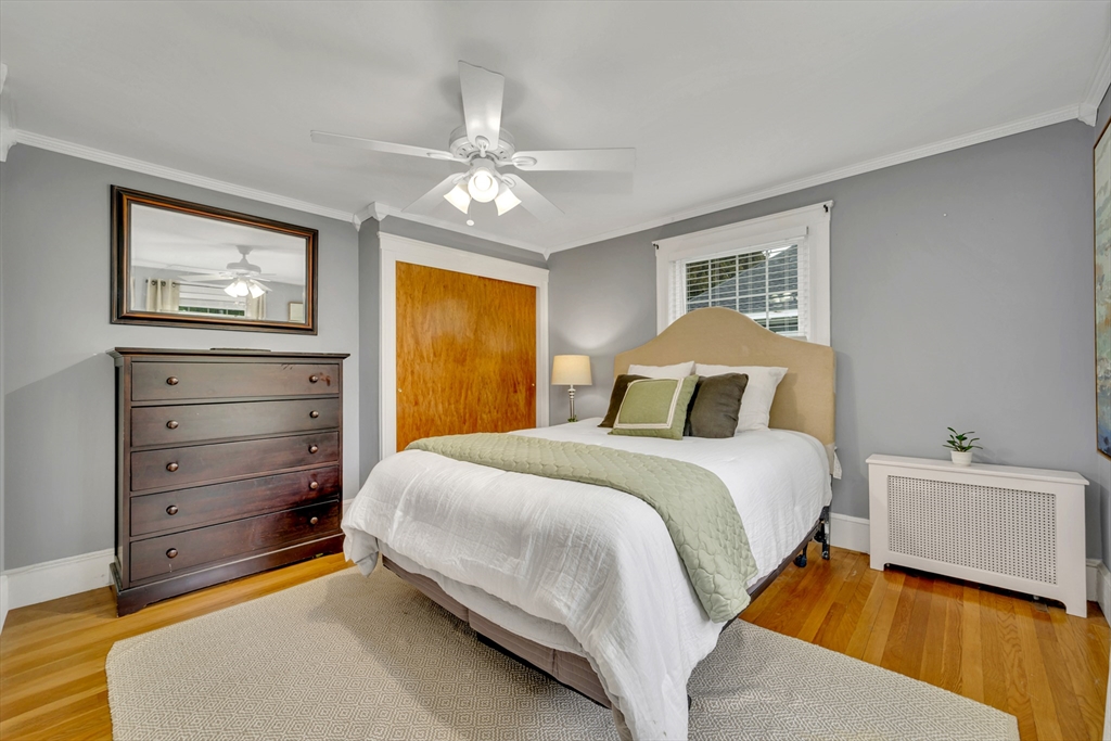 98 Haseltine St