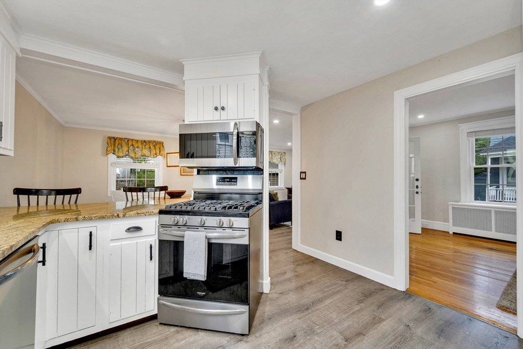 98 Haseltine St