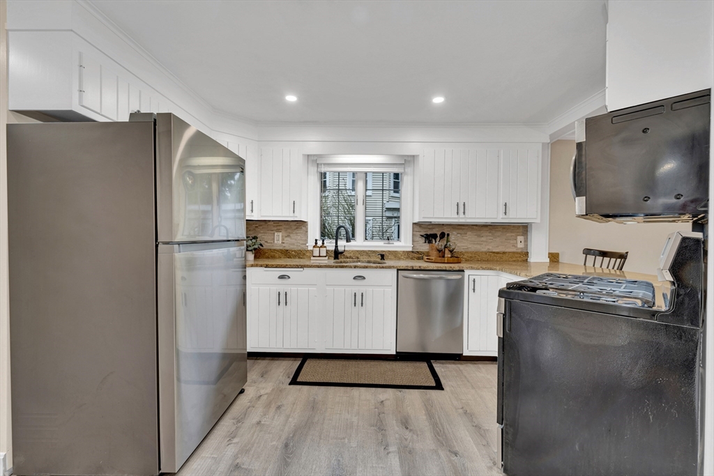 98 Haseltine St