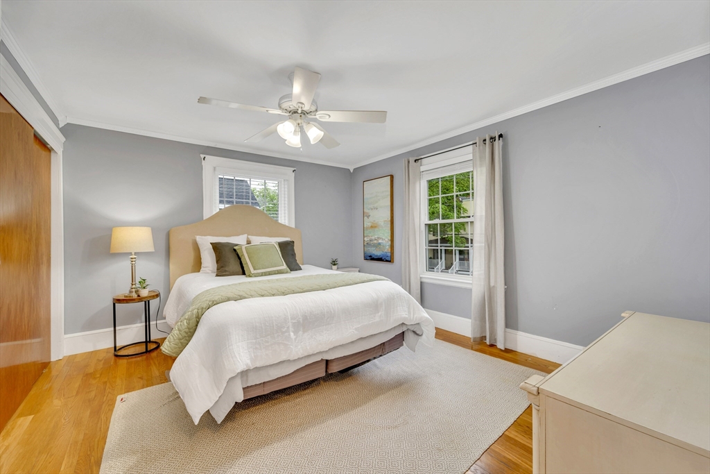 98 Haseltine St