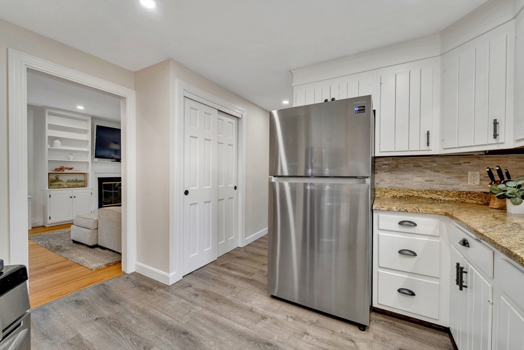 98 Haseltine St
