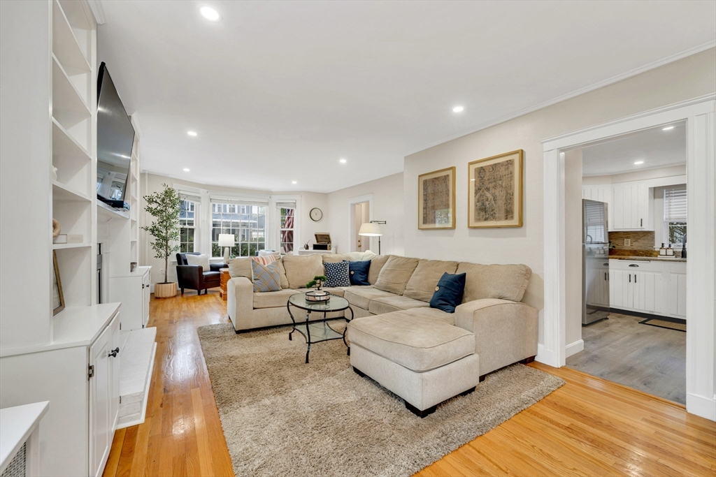 98 Haseltine St