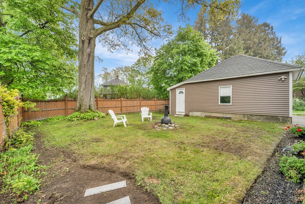 98 Haseltine St
