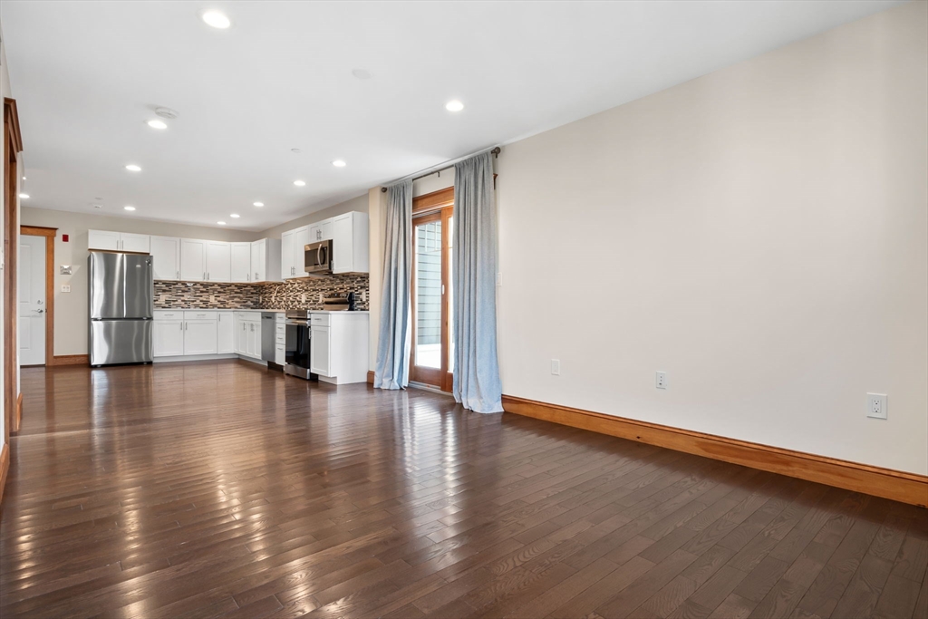 44 Maple St # 8
