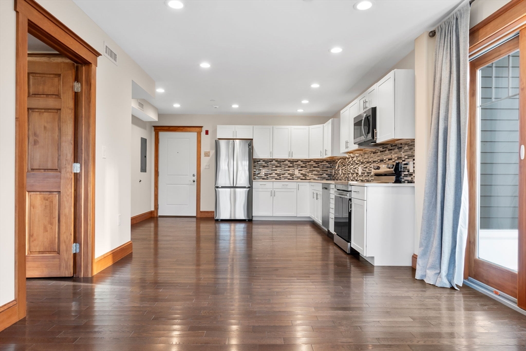 44 Maple St # 8