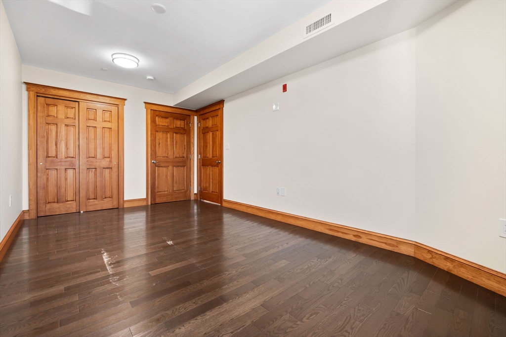44 Maple St # 8