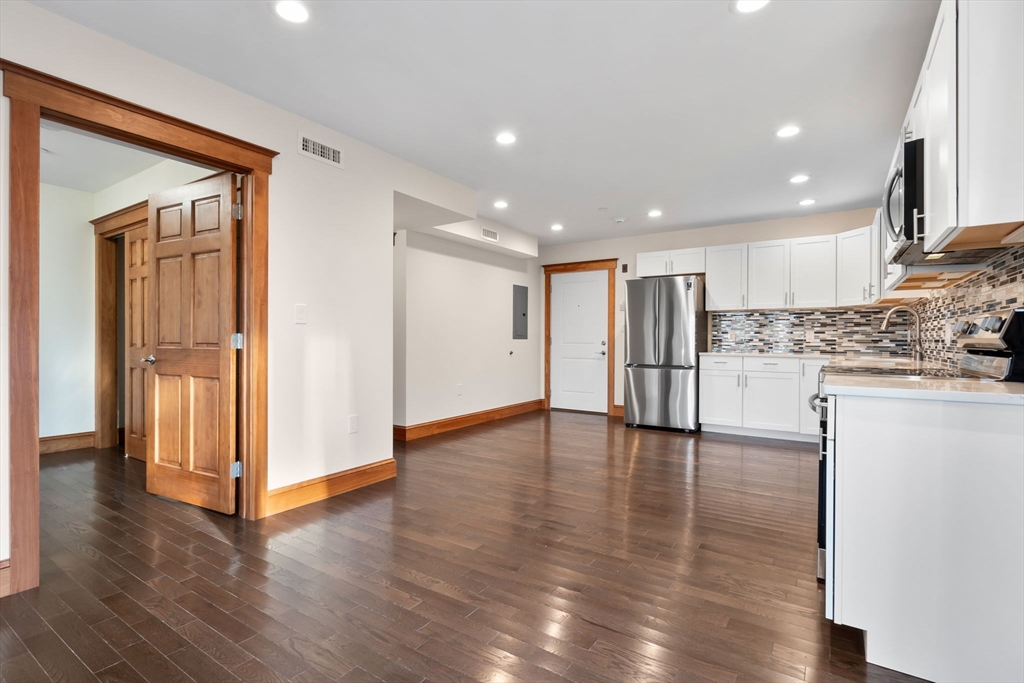 44 Maple St # 8