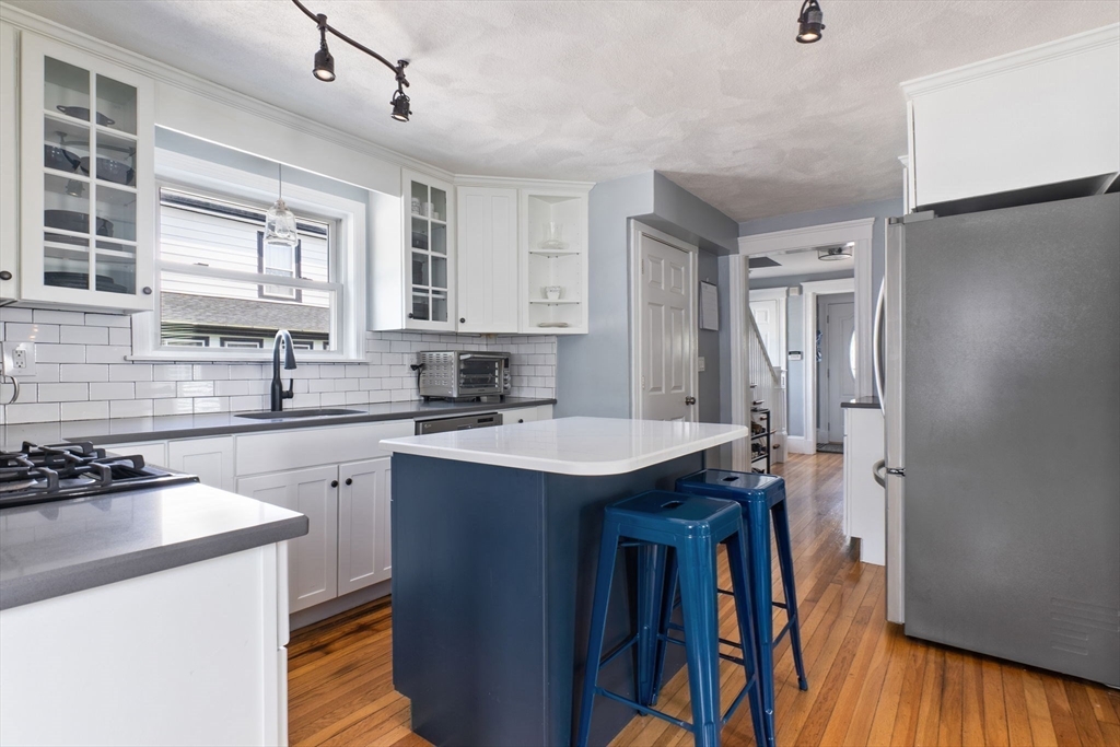 10 Saunders Rd