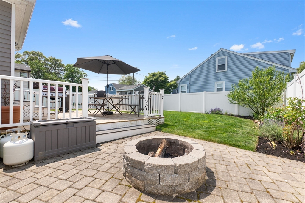 10 Saunders Rd