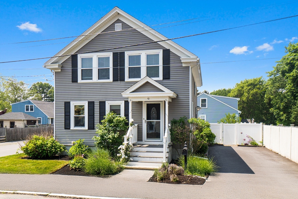 10 Saunders Rd