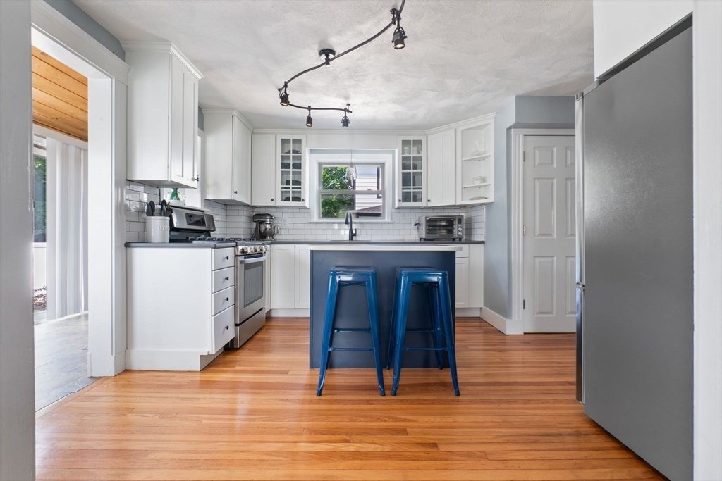 10 Saunders Rd