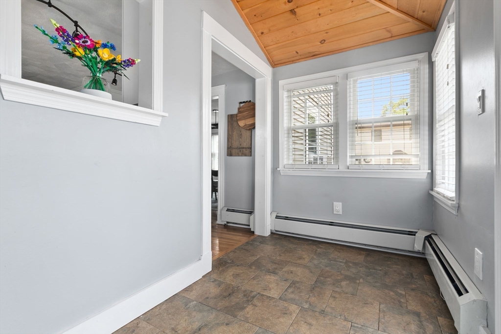 10 Saunders Rd