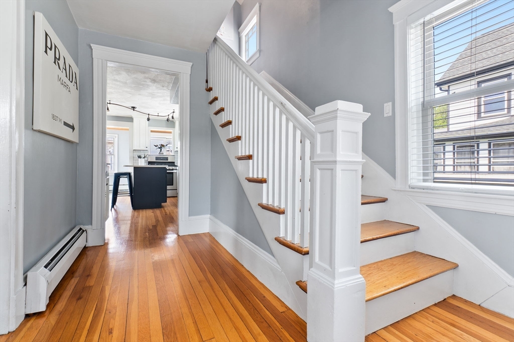 10 Saunders Rd