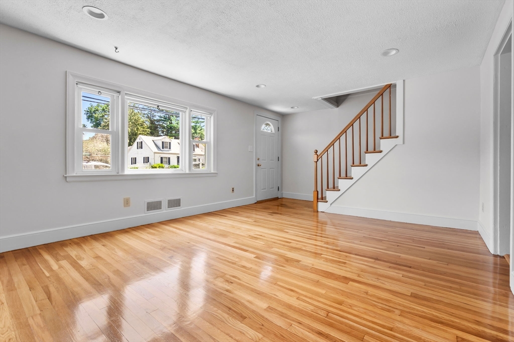 11 Herrick St Ext